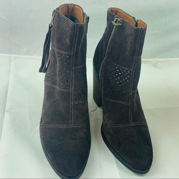 Lucky Brand Ramses Patch Perforated Bootie 10M - Picture 3 of 9